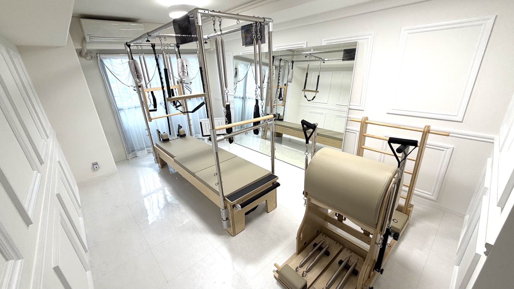 ÉLAN Pilates六本木店のプライベートピラティススタジオ内観