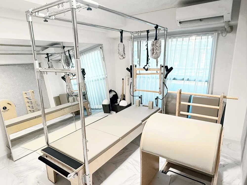 ÉLAN Pilates六本木店のインストラクターによるパーソナルピラティス指導